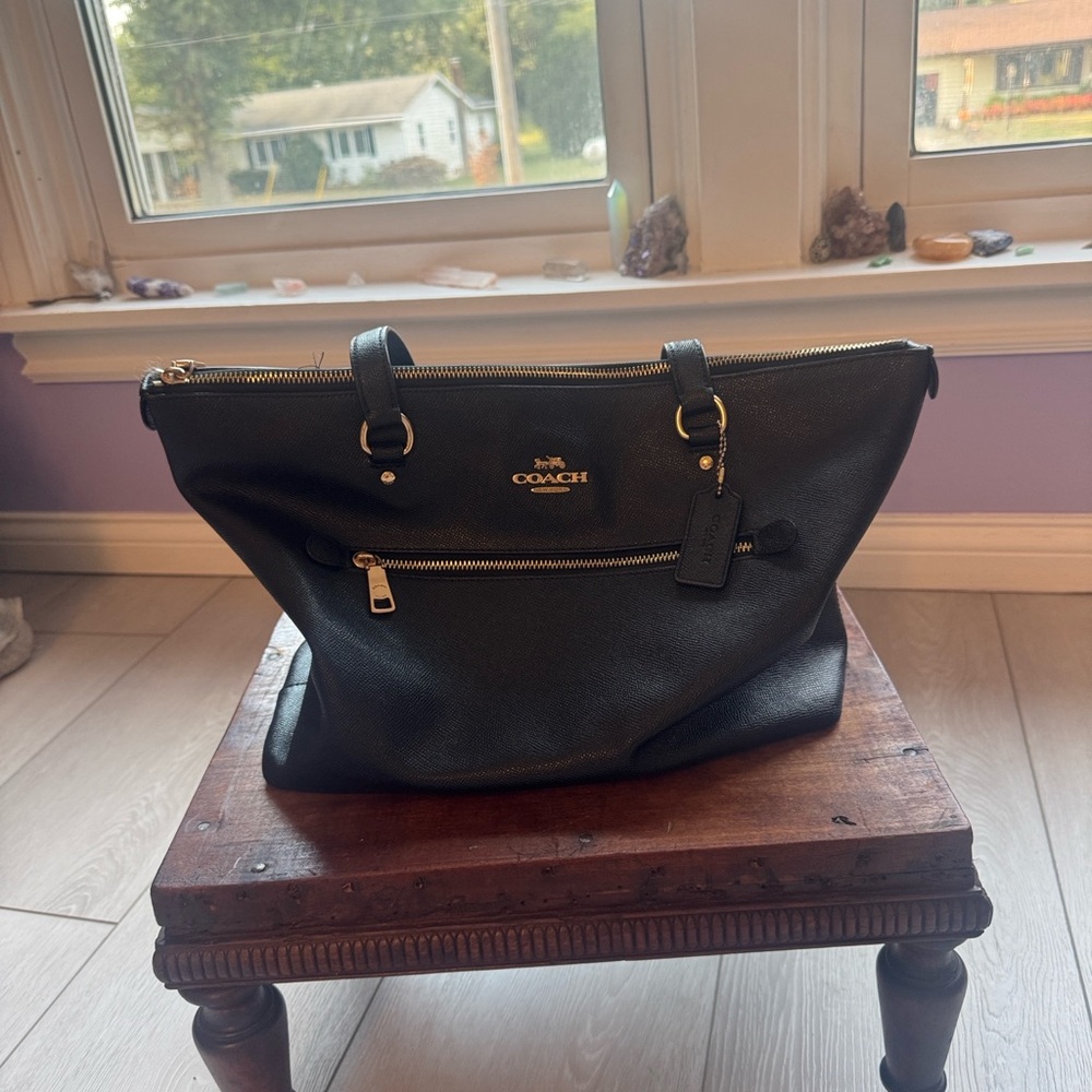 Coach Midnight Black Interior